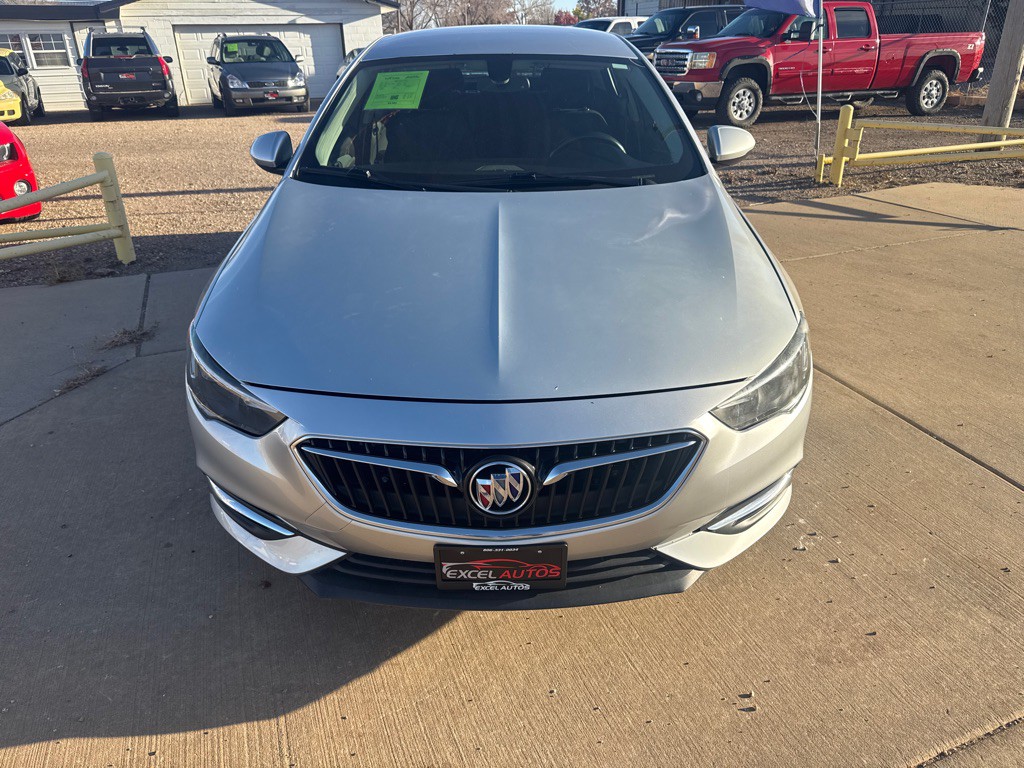 2018 Buick Regal Image 2