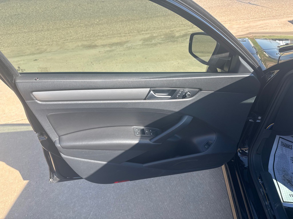 2015 Volkswagen Passat Image 7