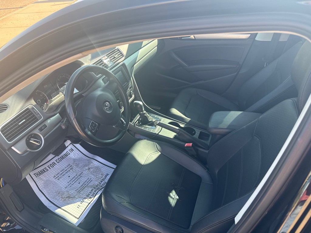 2015 Volkswagen Passat Image 8