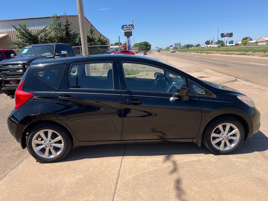 2015 Nissan Versa Image 2