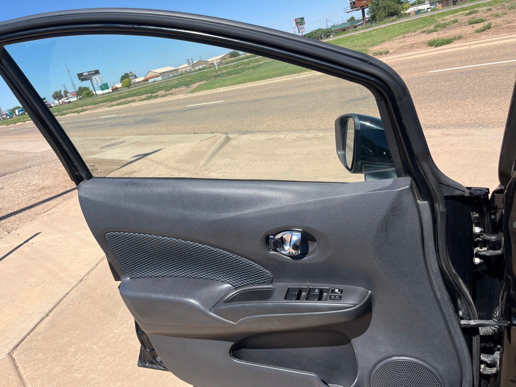 2015 Nissan Versa Image 5