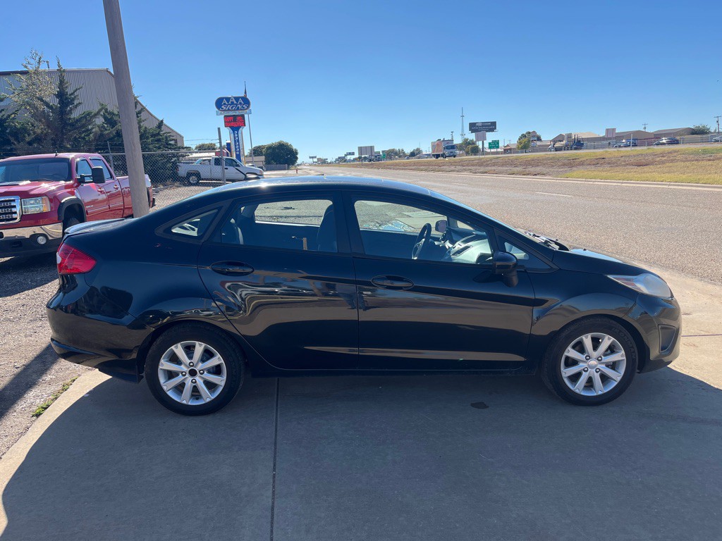 2011 Ford Fiesta Image 3