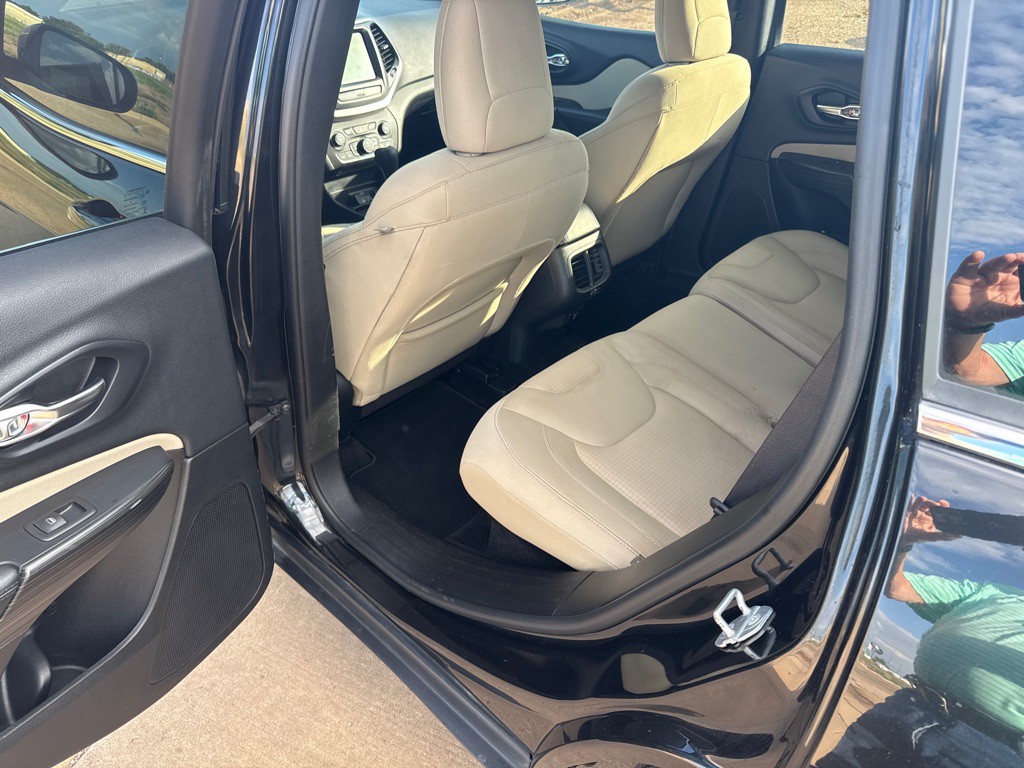 2016 Jeep Cherokee Image 6