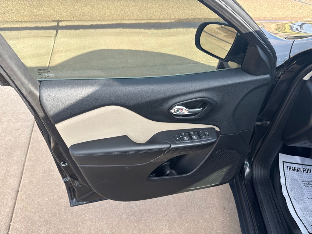 2016 Jeep Cherokee Image 8