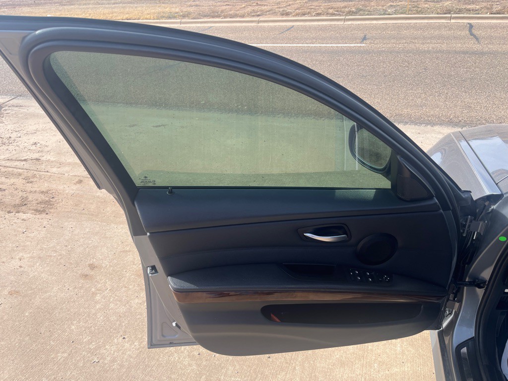 2011 BMW 3 Series Image 5