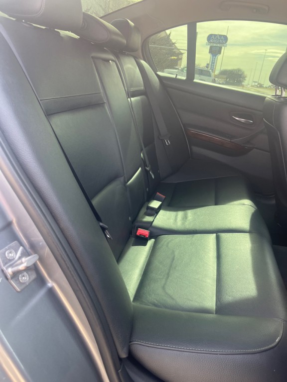 2011 BMW 3 Series Image 6