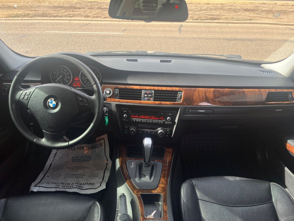 2011 BMW 3 Series Image 7