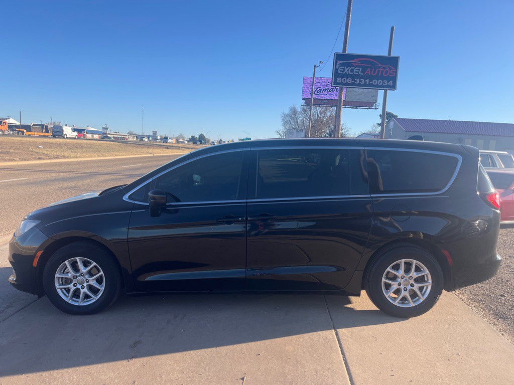 2017 Chrysler Pacifica Image 2