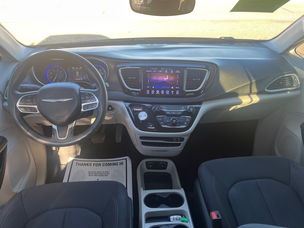 2017 Chrysler Pacifica Image 6