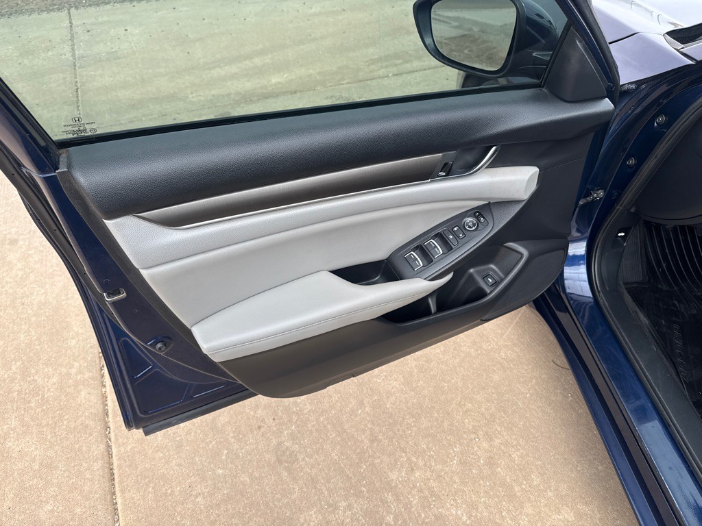 2019 Honda Accord Image 6