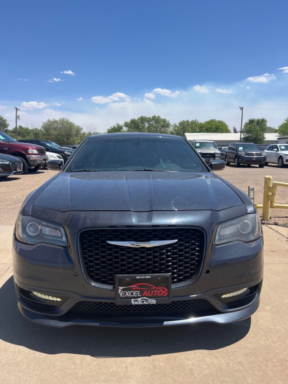 2018 Chrysler 300 Image 2