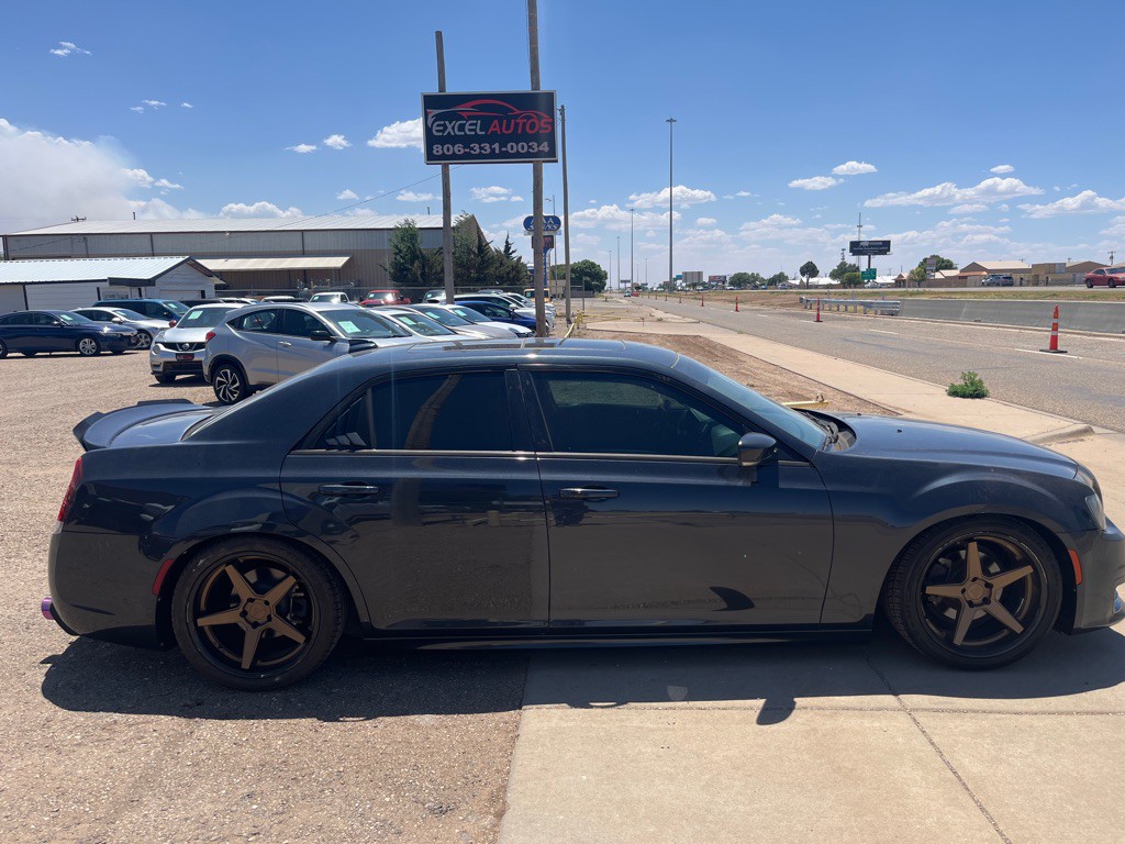 2018 Chrysler 300 Image 3