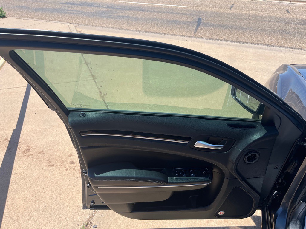 2018 Chrysler 300 Image 5
