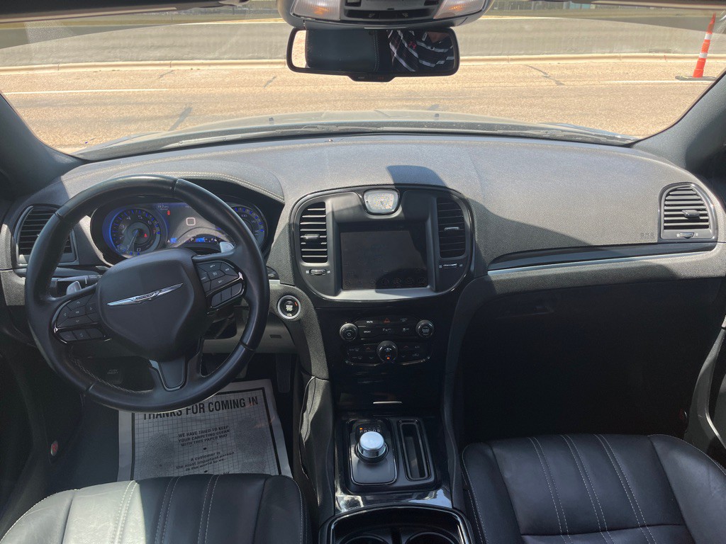2018 Chrysler 300 Image 6