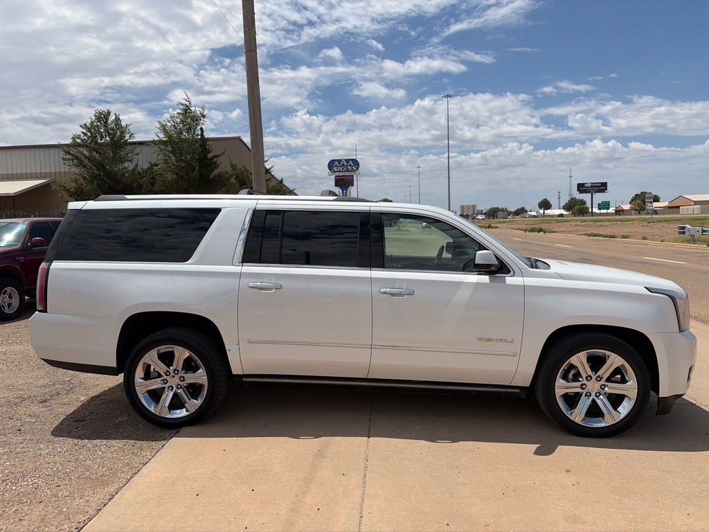 2017 GMC Yukon Image 3