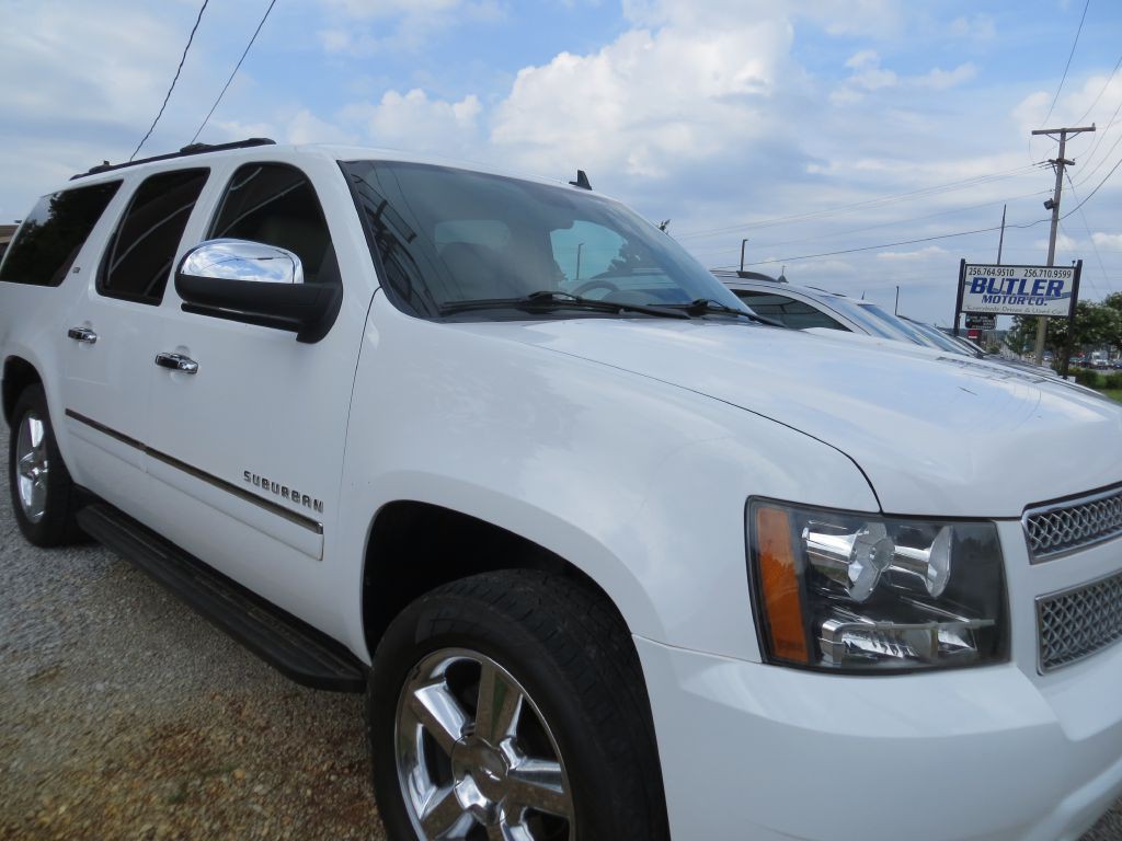 2012 Chevrolet Suburban Image 3