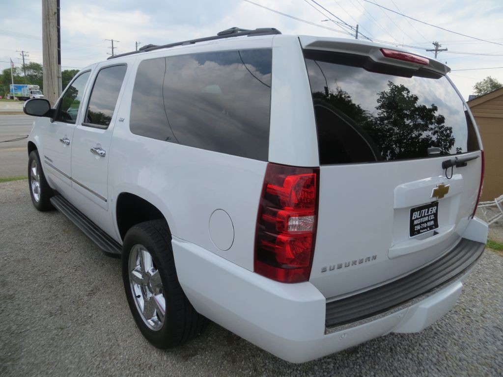 2012 Chevrolet Suburban Image 4
