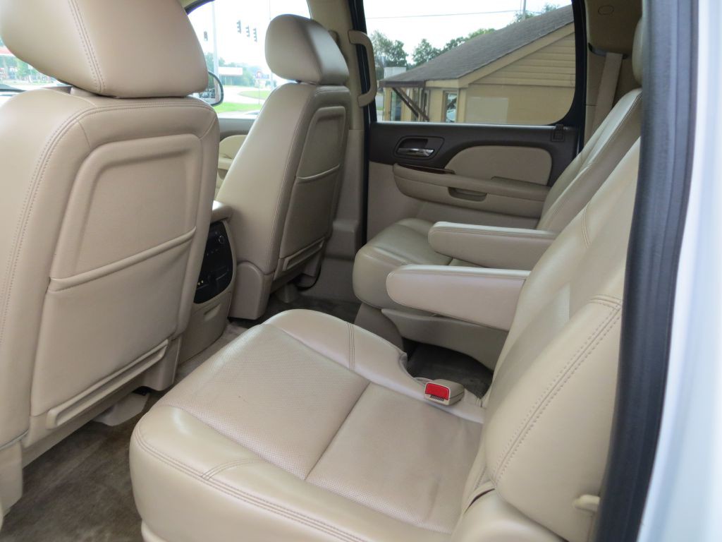 2012 Chevrolet Suburban Image 9