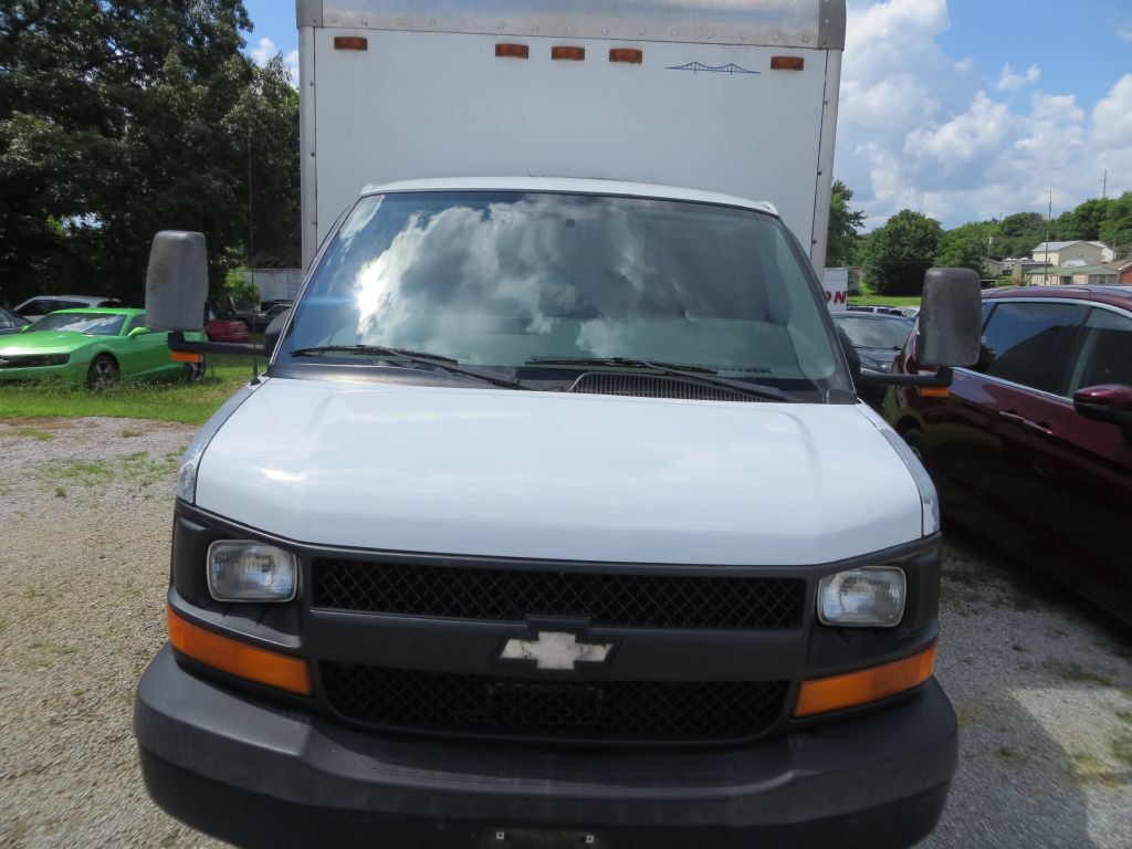 2006 Chevrolet Express Image 2