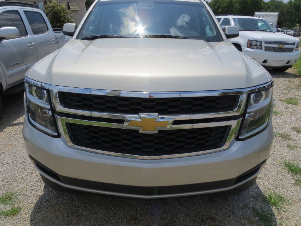 2016 Chevrolet Suburban Image 2