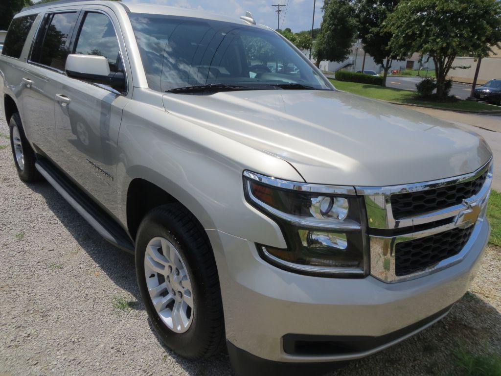 2016 Chevrolet Suburban Image 3