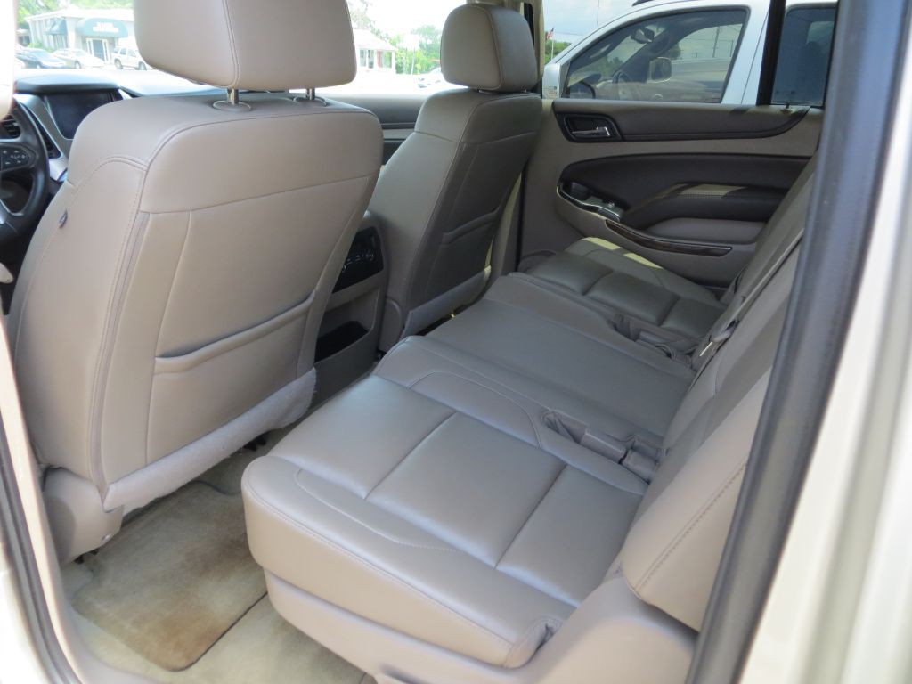 2016 Chevrolet Suburban Image 8