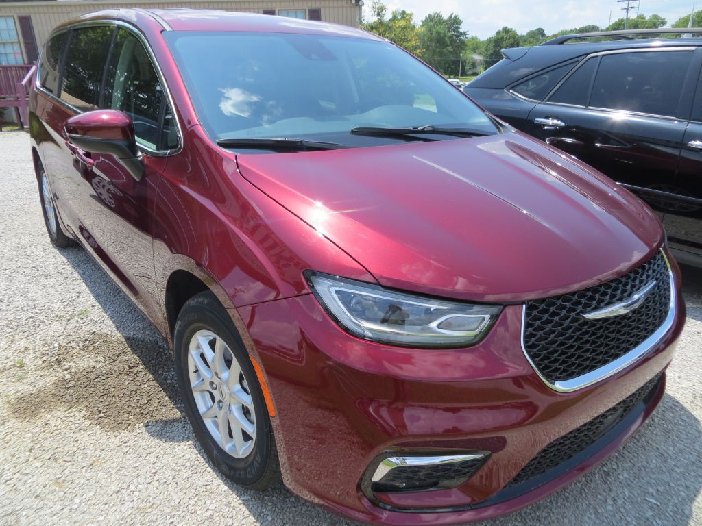 2023 Chrysler Pacifica Image 3