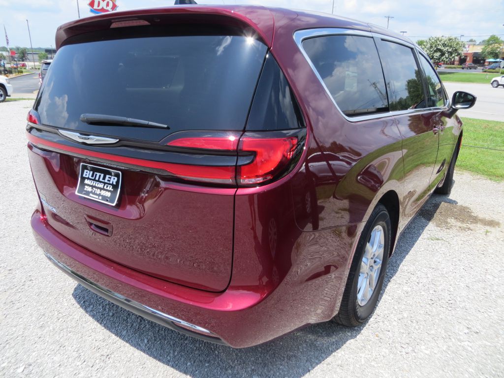 2023 Chrysler Pacifica Image 4