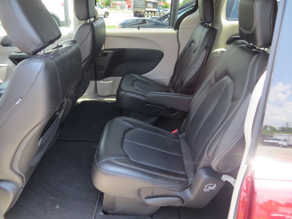 2023 Chrysler Pacifica Image 8