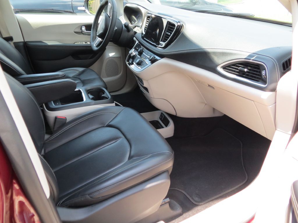 2023 Chrysler Pacifica Image 9