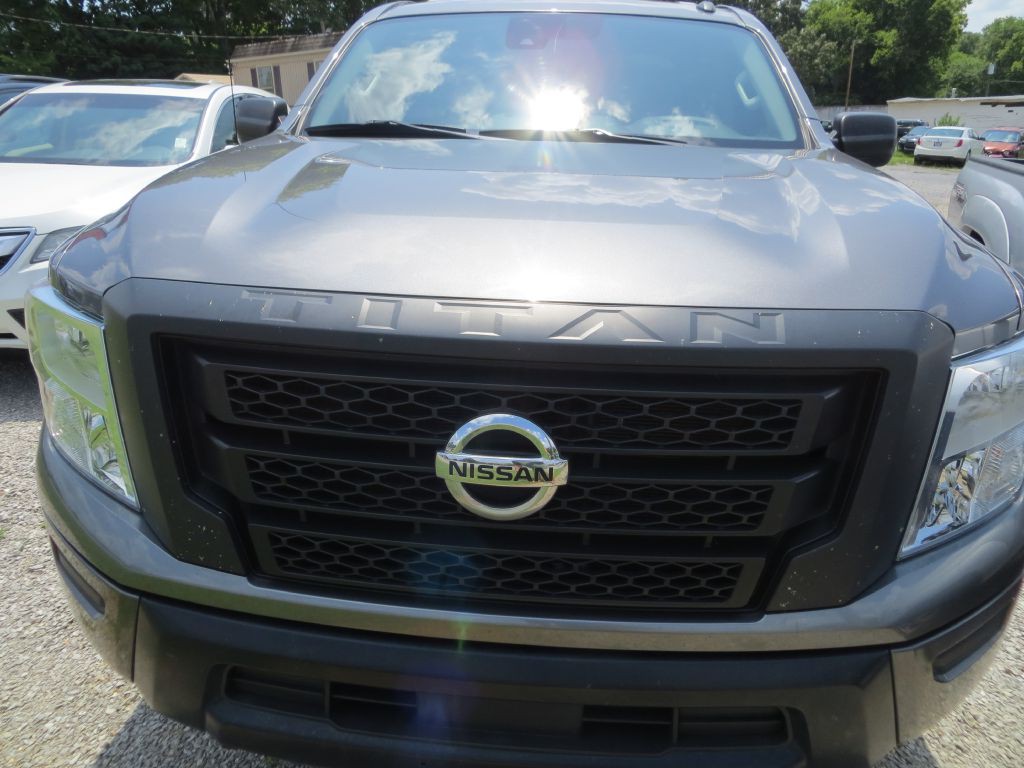 2021 Nissan Titan Image 2