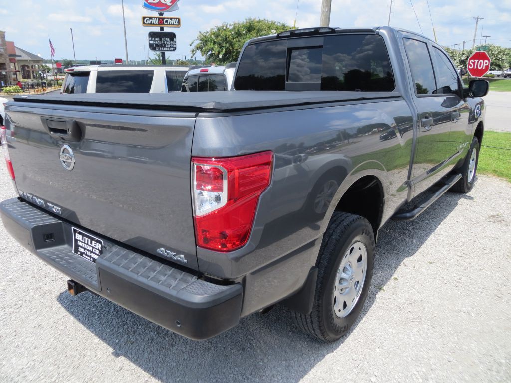 2021 Nissan Titan Image 4