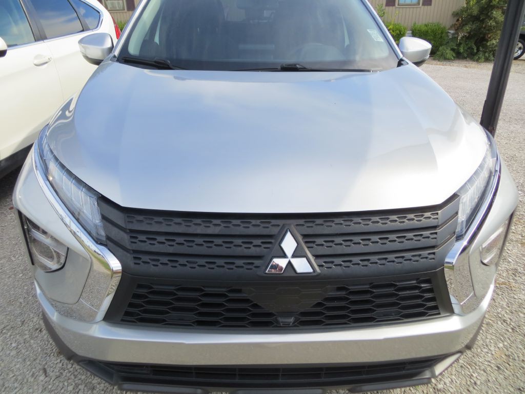 2022 Mitsubishi Eclipse Image 2