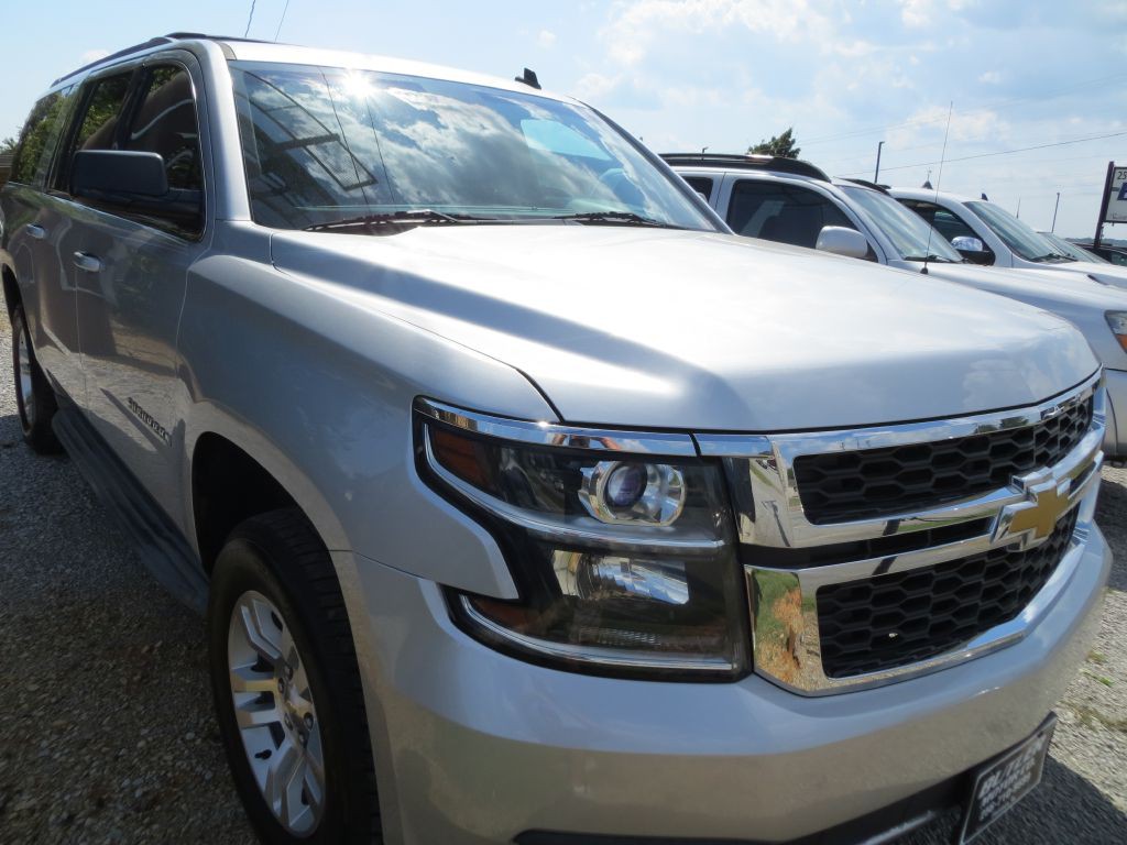 2015 Chevrolet Suburban Image 3
