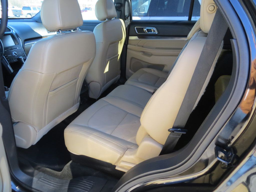 2016 Ford Explorer Image 9