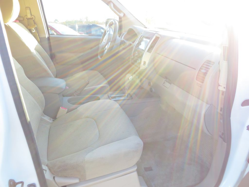 2013 Nissan Frontier Image 8