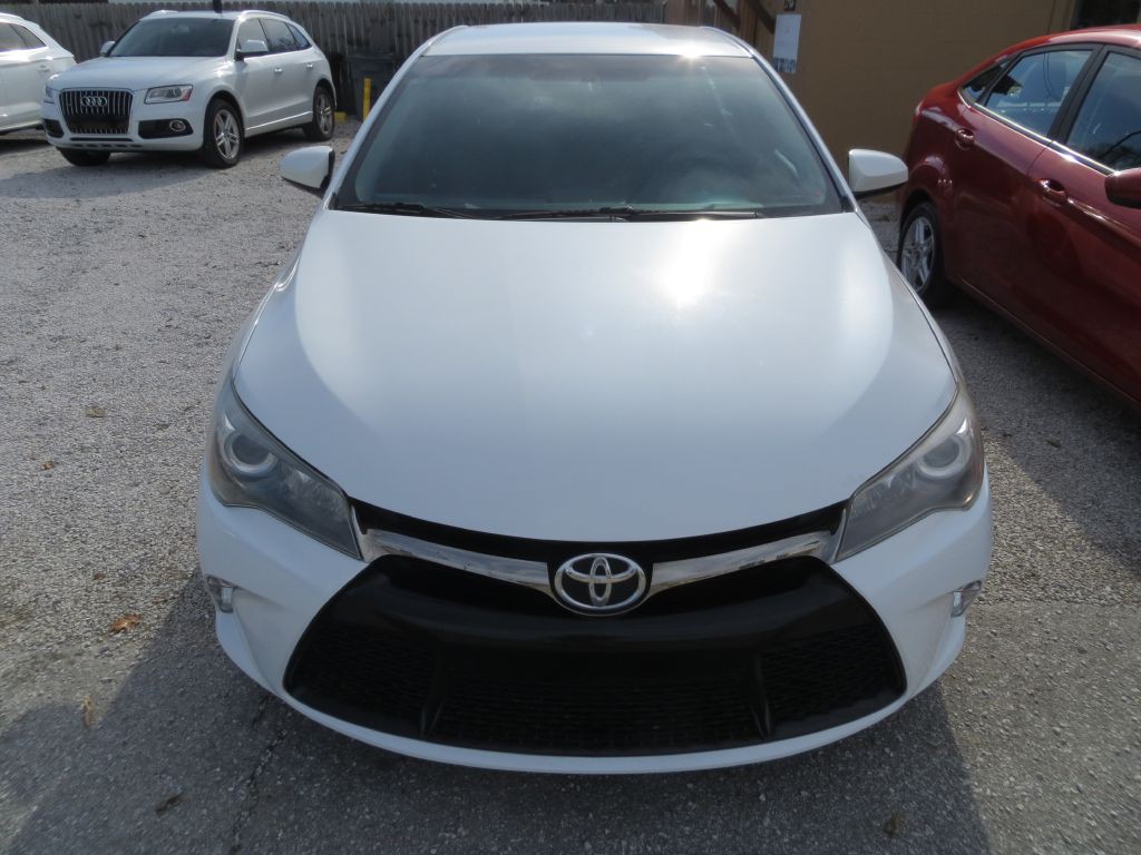 2015 Toyota Camry Image 2