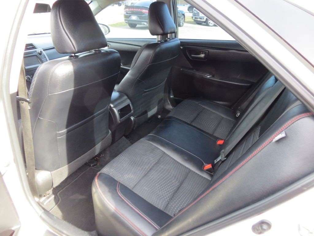 2015 Toyota Camry Image 8