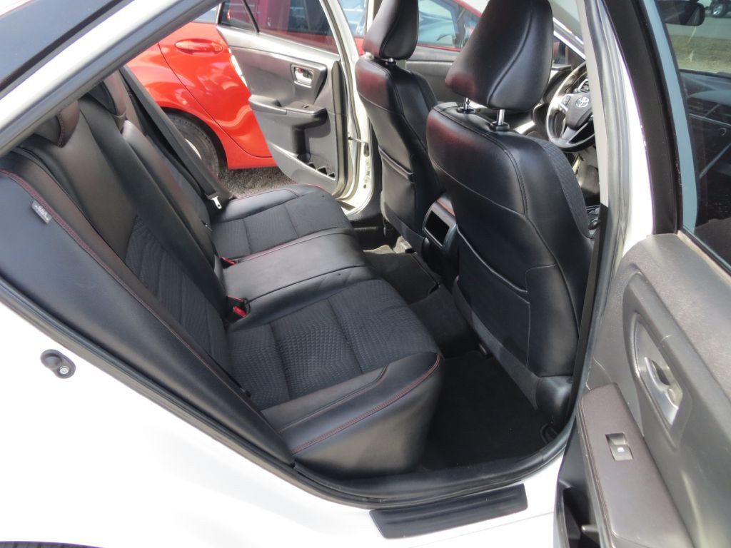 2015 Toyota Camry Image 9