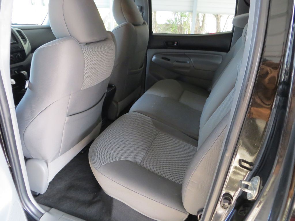 2015 Toyota Tacoma Image 8