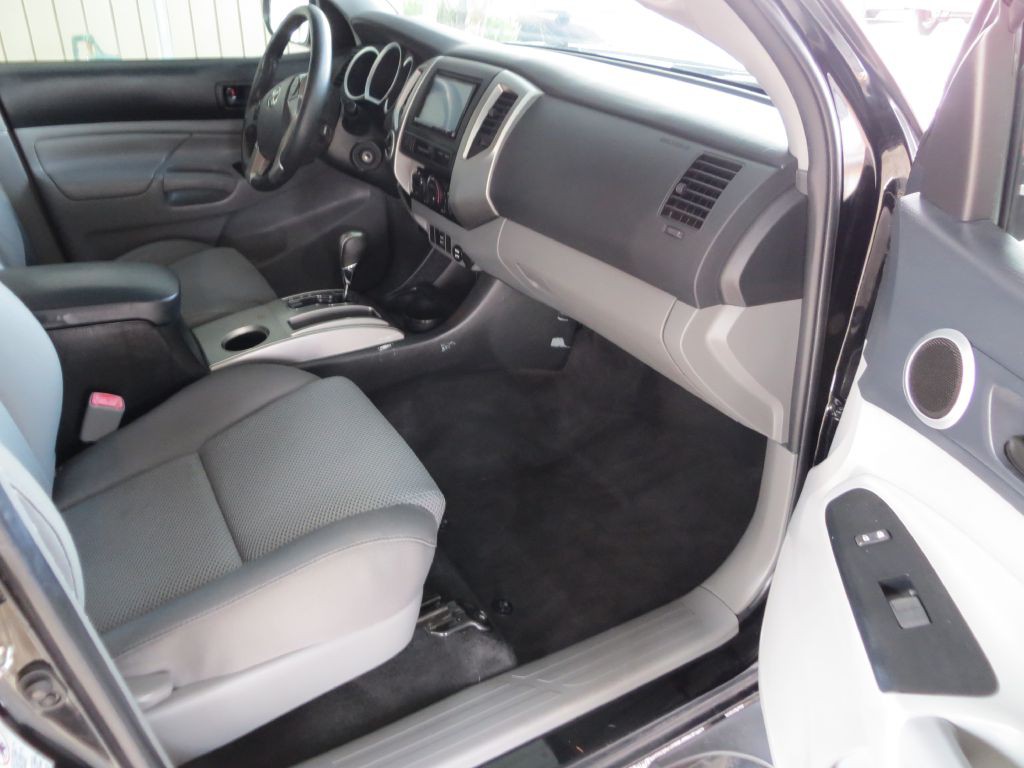 2015 Toyota Tacoma Image 9