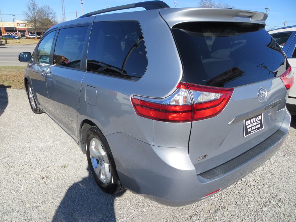 2015 Toyota Sienna Image 6