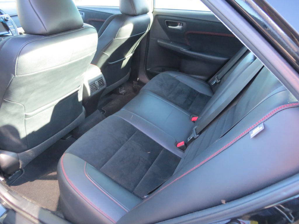 2015 Toyota Camry Image 8