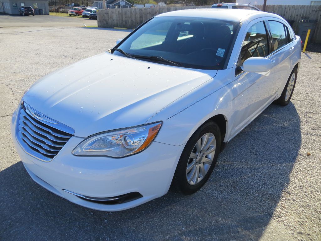 2014 Chrysler 200 Image 1