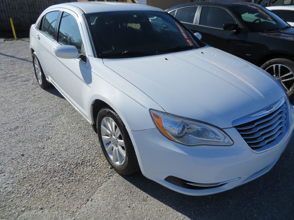 2014 Chrysler 200 Image 3