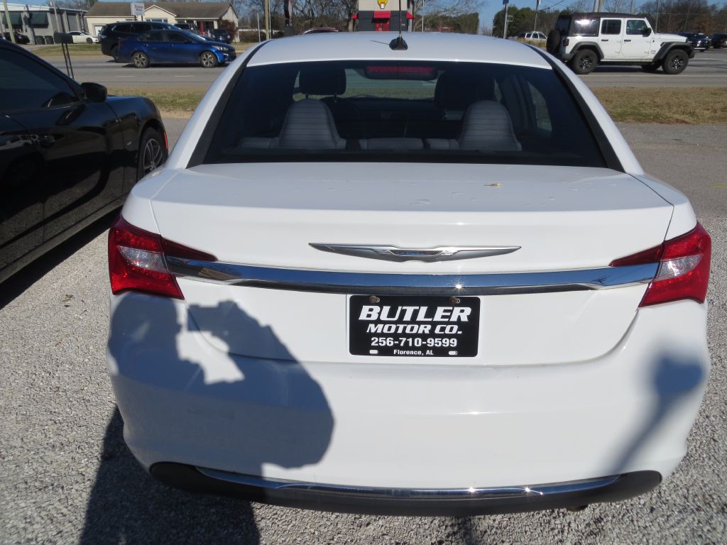 2014 Chrysler 200 Image 5