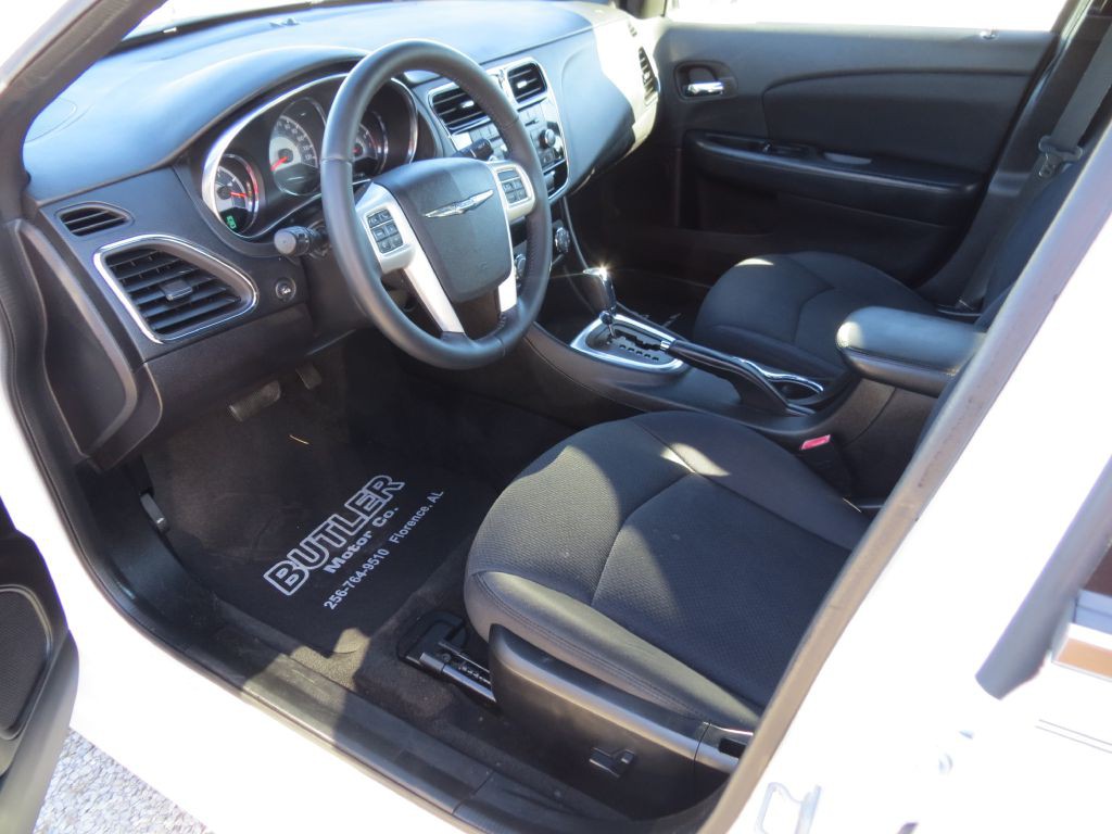 2014 Chrysler 200 Image 7