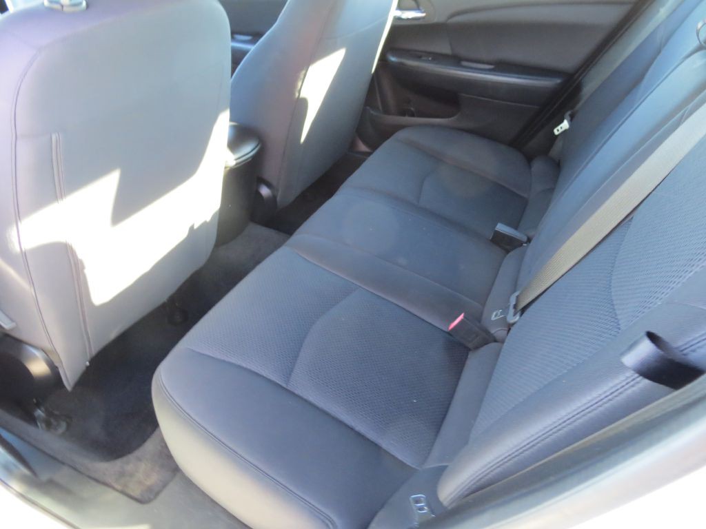 2014 Chrysler 200 Image 8