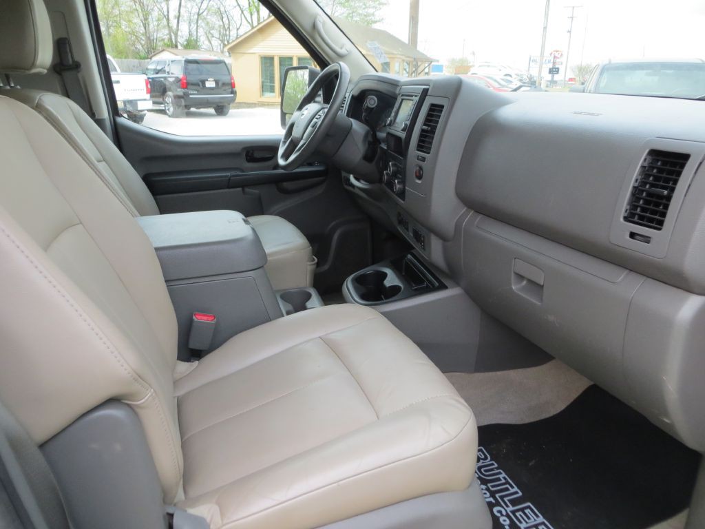 2017 Nissan NV Image 9