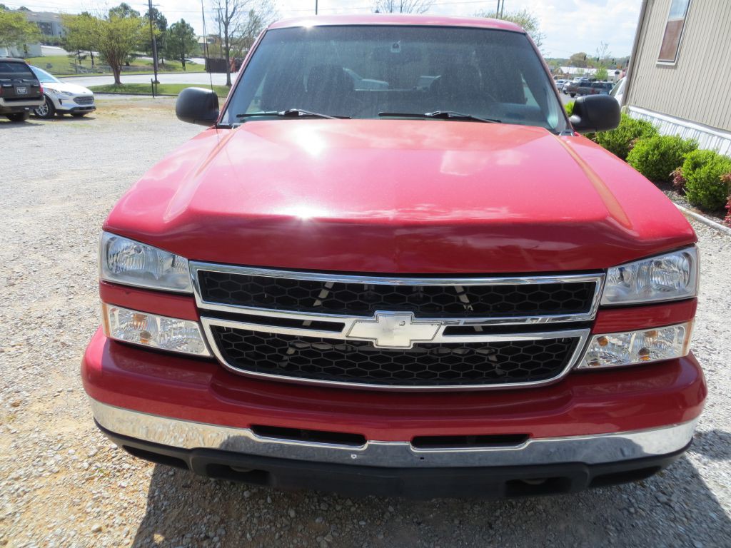 2006 Chevrolet Silverado 1500 Image 2